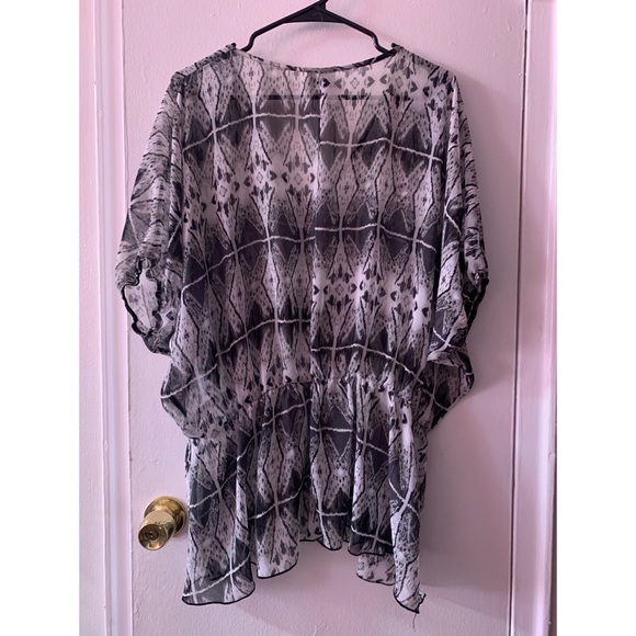 Black and White Blouse With Print - Picture 3 of 3